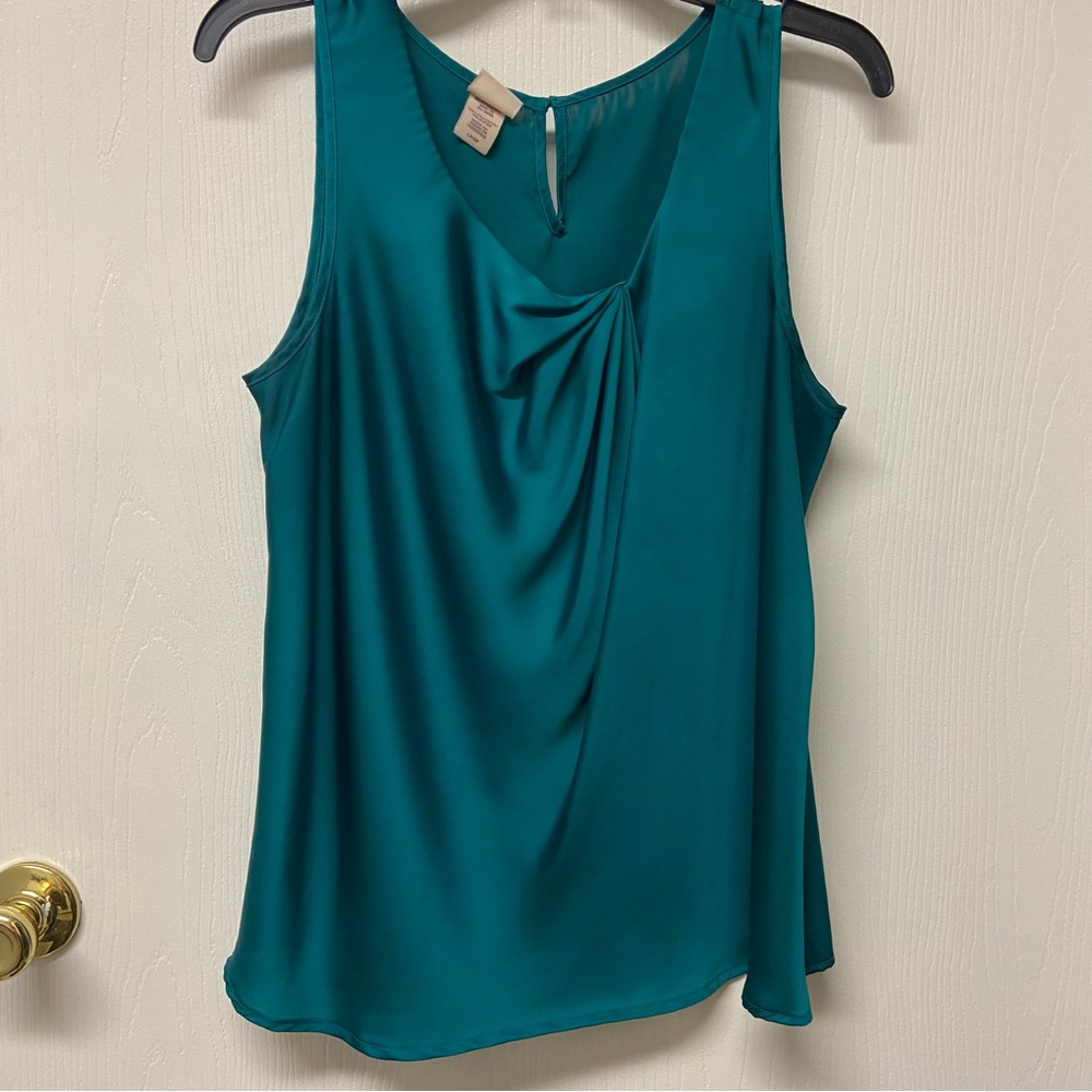 🎯 Covington LP teal dressy top. So flattering!